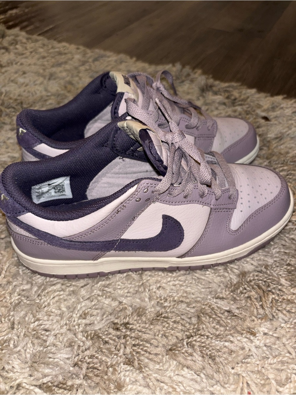Nike dunk low- girls size 7Y